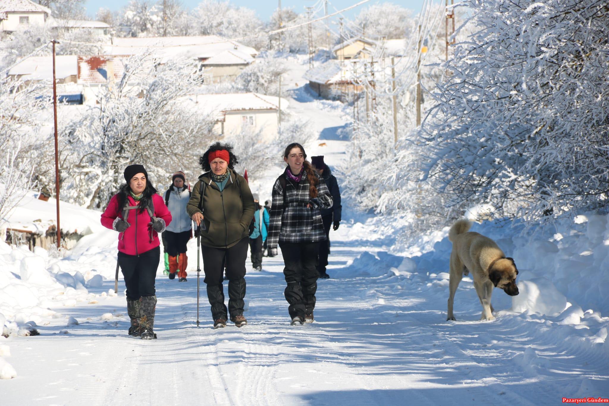 1080 rakımda şehitler için saygı yürüyüşü