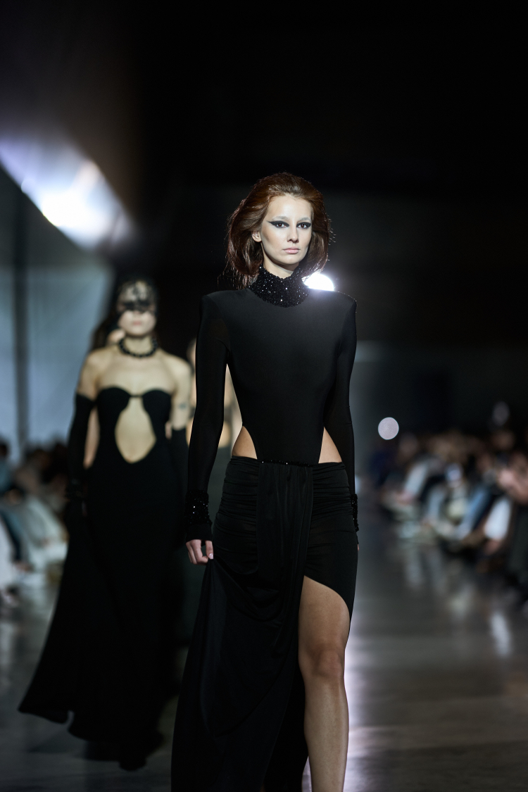 Bakü Fashion Week’te tüm gücüyle ‘siyah’ sahnede!