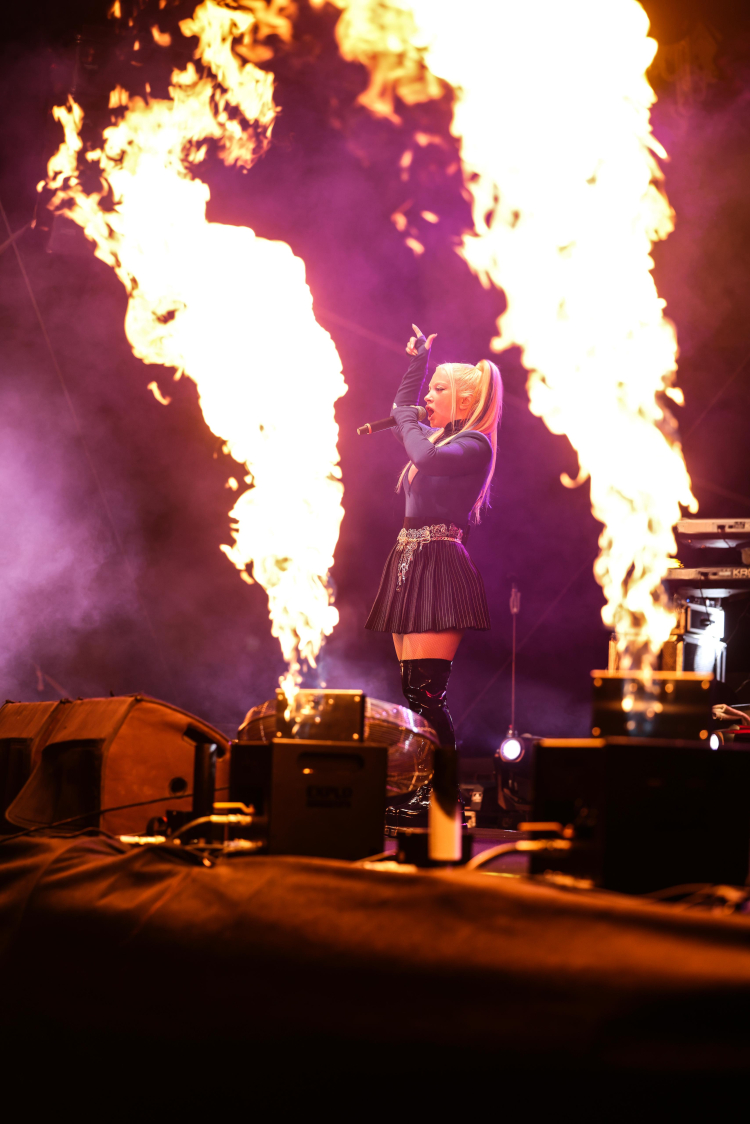 Ece Seçkin’den unutulmaz sahne şovu