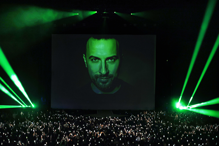Megastar Tarkan Avrupa turnesinde büyülüyor