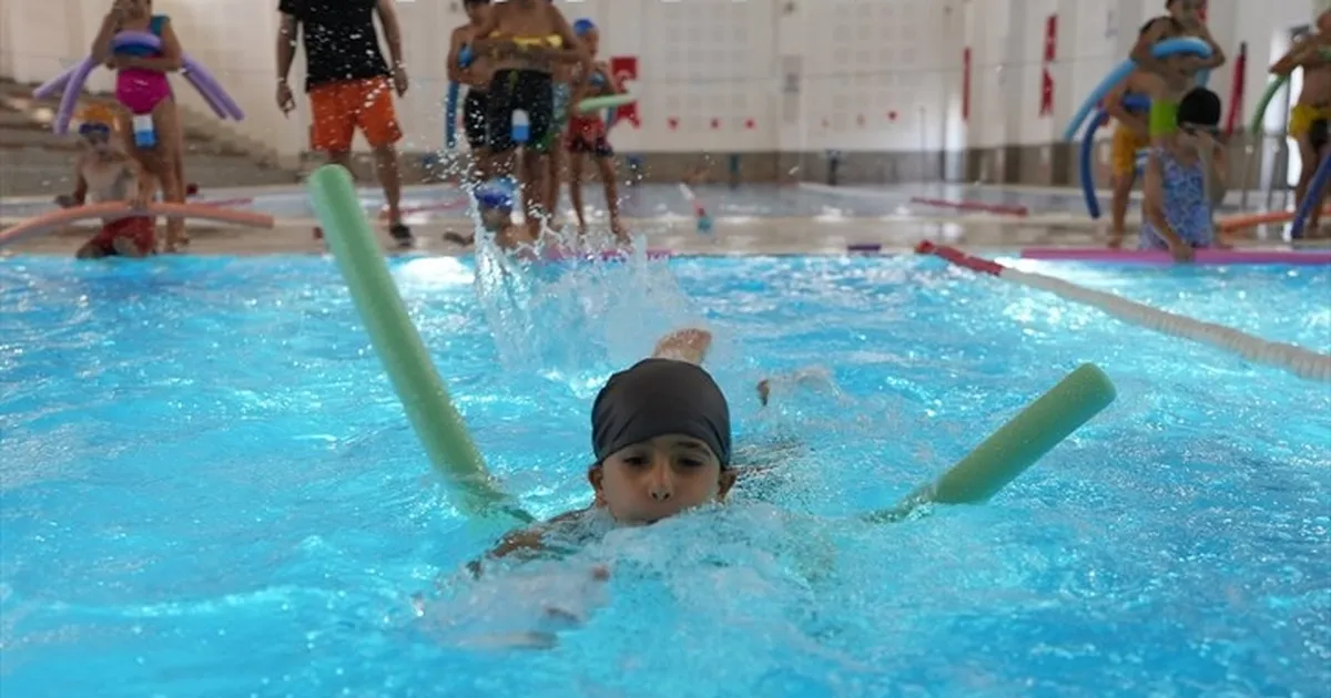 Denizli’de miniklere ücretsiz yüzme kursu