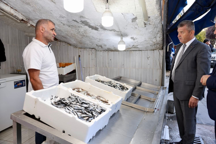 Artvin Valisi Ergün’den halk pazarına ziyaret