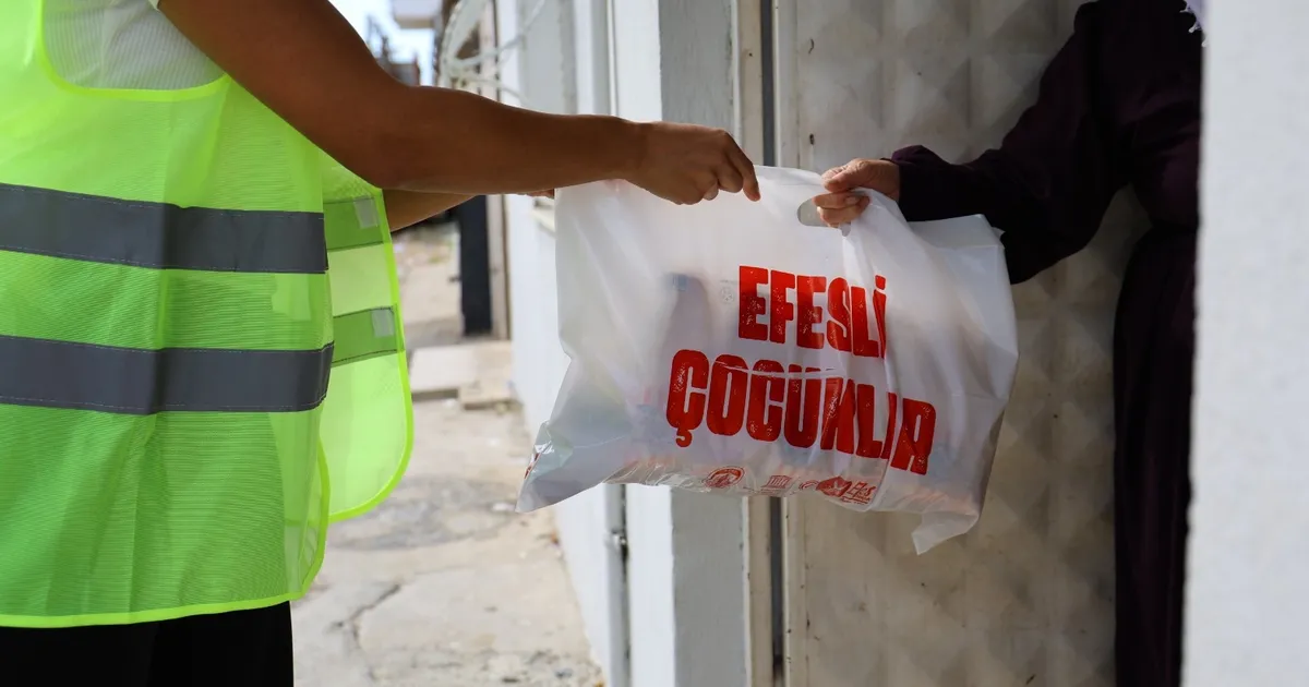 Efes Selçuk’ta beslenme çantaları dayanışma ile doluyor