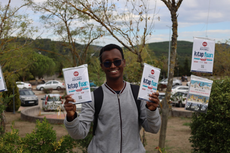 Kocaeli Üniversitesi’nde kitaplar dalından toplandı