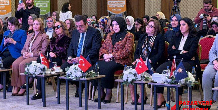 Başkan Tekin Gaziantep’te “Kadınlarla Yükselen Dirençli Şehirler” zirvesine katıldı