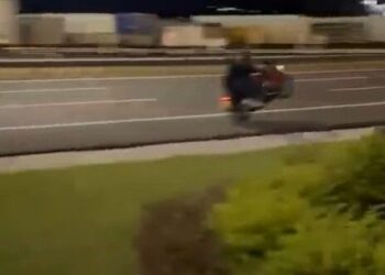 AKROBATİK HAREKETLERLE MOTOSİKLET KULLANAN SÜRÜCÜ VE ARAÇ SAHİBİNE 48 BİN 719 LİRA CEZA